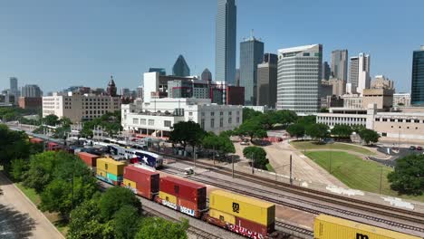 Vagón-De-Tren-De-Carga-En-Las-Vías