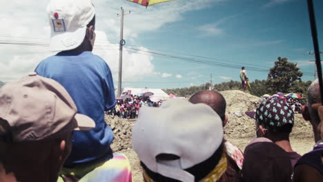 Menschenmassen-Trotzen-Der-Unerbittlichen-Hitze-Des-Begehrten-Motocross-Wettbewerbs-In-Cádiz-City