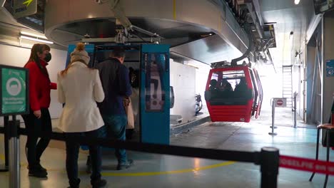 People-entering-the-cabins-of-the-cable-car-in-Santiago,-Chile,-at-the-Met-Park