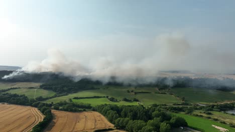 Incendio-Forestal-Filmado-En-Slapewath-Charltons,-Guisborough-Teesside-Justo-Después-De-Que-Estalló