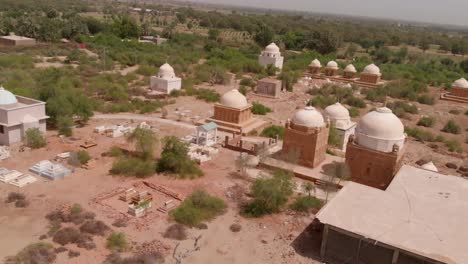 Vista-Aérea-Del-Cementerio-De-Chitorri-En-El-Distrito-De-Mirpur-Khas-En-Pakistán