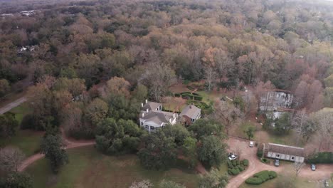 Aerial-bird's-eye-panning-shot-looking-down-on-Monmouth-antebellum-home-in-Natchez,-Mississippi