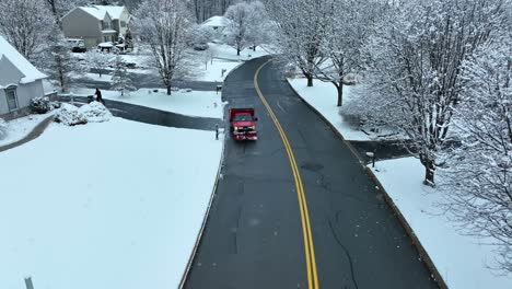 Servicio-De-Quitanieves-Durante-La-Tormenta-De-Nieve-De-Invierno