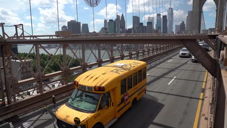 Imágenes-En-Cámara-Lenta-Del-Flujo-De-Automóviles-En-El-Puente-De-Brooklyn