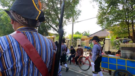 A-parade-of-palace-soldiers-who-go-hand-in-hand