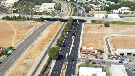 Santa-Clarita,-California-highway-with-light-traffic-on-a-sunny-day---aerial-flyover