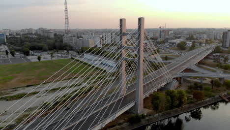 Vista-Aérea-Del-Puente-Colgante-Del-Puente-Ciurel,-Bucarest,-Rumania