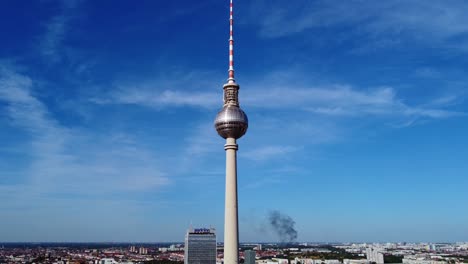 Large-black-cloud-of-smoke-over-the-city