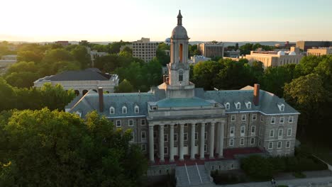 Altes-Hauptgebäude-Der-Penn-State-University