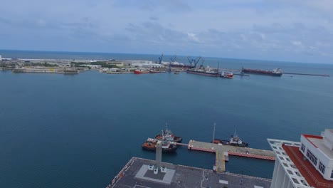 Aerial-view-with-drone-of-the-lighthouse-Venustiano-Carranza-on-Veracruz,-Mexico