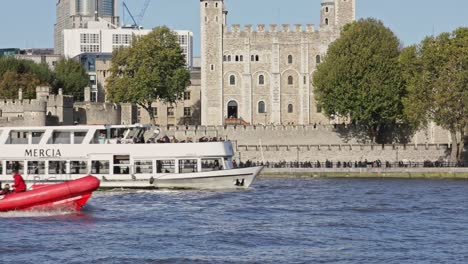 Historic-Tower-of-London-building-in-other-side-of-Thames-river
