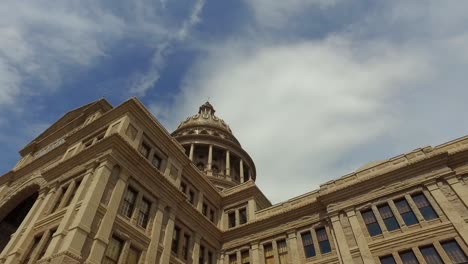 La-Entrada-De-La-Avenida-Del-Congreso-Al-Capitolio-Del-Estado-De-Texas-Y-La-Gran-Pasarela-Al-Edificio-Del-Capitolio