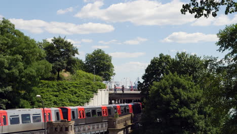 Subway-train-arrives-at-subway-station-Landungsbruecken-in-Hamburg-Germany-at-sunny-day