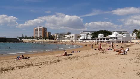 Spanische-Stadt-Cadiz-Am-Wasser