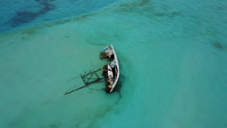 Naufragio-En-Mar-Caribe-Por-Drone,-San-Andrés,-Colombia