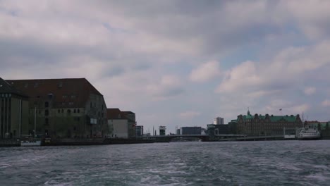 Boat-tour-in-central-Copenhagen,-Denmark