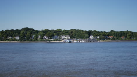 Ferry-mooring-manoeuvre-at-jetty-Teufelsbrueck-in-Hamburg,-Germany-at-sunny-day