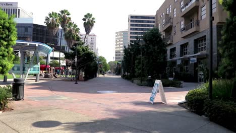 Out-door-shopping-mall-in-downtown-Long-Beach