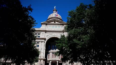 La-Entrada-De-La-Avenida-Del-Congreso-Al-Capitolio-Del-Estado-De-Texas-Y-La-Gran-Pasarela-Al-Edificio-Del-Capitolio