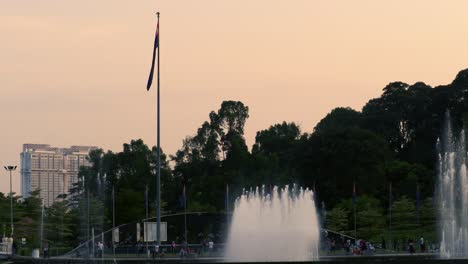 Parque-Taman-Merdeka-Por-La-Noche