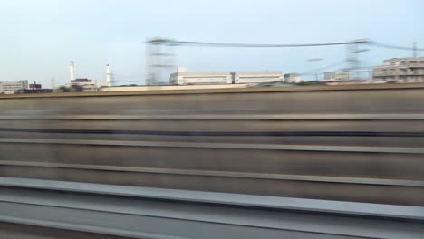 La-Vista-De-Tokio-Pasando-Desde-El-Interior-Del-Tren-Bala-Shinkansen