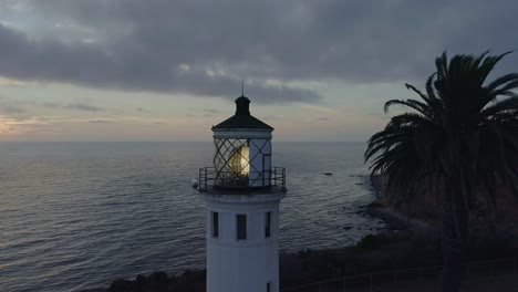 Sonnenuntergangs-Luftvideo-Des-Berühmten-Point-Vicente-Leuchtturms