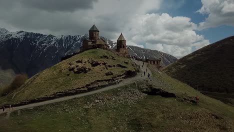 Disparo-De-Dron-En-La-Hermosa-Montaña-Kazbeki