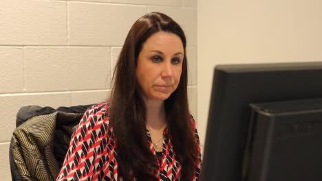 Woman-starring-at-her-computer-in-the-office