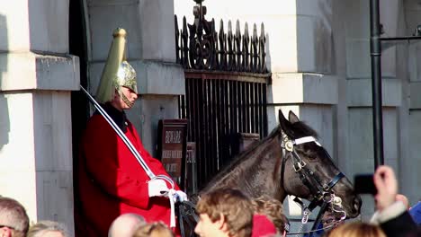 Londres,-Inglaterra-Icónicos-Soldados-De-La-Guardia-De-Caballos-En-Whitehall-Londres