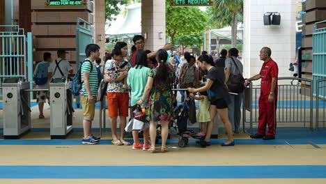 Singapur-–-Circa-Pan-Zeitraffer,-Der-Zeigt,-Wie-Beschäftigt-Der-Park-Ist