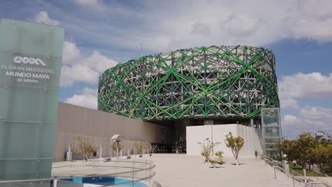 Pushing-in-to-the-Great-Museum-of-the-Mayan-World-in-Merida,-Yucatan,-Mexico