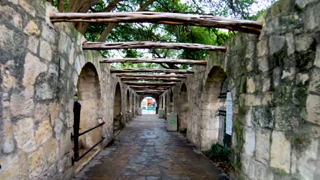 Through-the-corridors-of-Texas-History,-on-the-grounds-where-Texas-fought-for-Independence-from-Mexico-in-1835