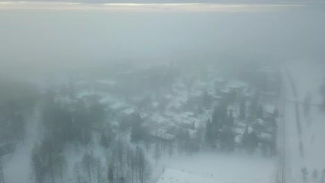 Winterwonderland-Luftaufnahmen-Mit-Schneebedeckten-Häusern-Und-Parks