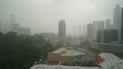 Singapur---Alrededor-De-Timelapse-Con-Un-Zoom-out-Del-Horizonte-De-Singapur-Con-Clarke-Quay-En-Primer-Plano