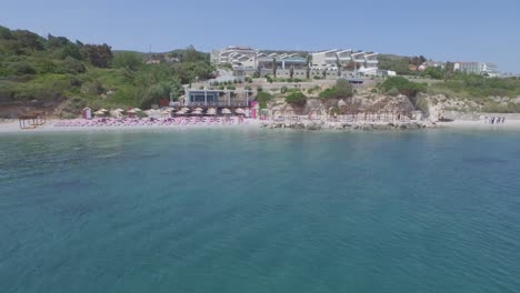 Un-Resort-Solo-Para-Adultos-Ubicado-En-La-Playa-De-Samos