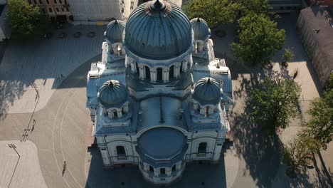 Aerial-shot-above-the-Saint-Michael´s-church-in-Kaunas,-Lithuania