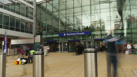 Timelapse-of-People-leaving-and-entering-Manchester-Piccadilly-station-major-station-in-the-UK-public-transport-cloudy-day-Closer-Angle-4K-25p