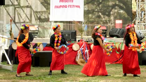 Philippinischer-Tanz-Traditionelles-Historisches-Festival,-Philippinischer-Kleidungstanz-Während-Des-Philippinischen-Festivals