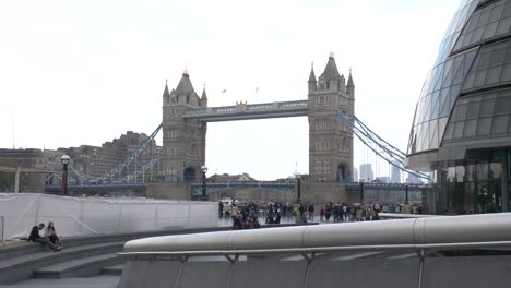 Vista-Del-Puente-De-La-Torre-De-Londres-Desde-El-Lado-Del-Río-Támesis