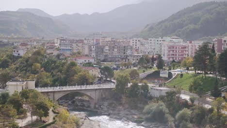 Die-Stadt-Permet-In-Albanien