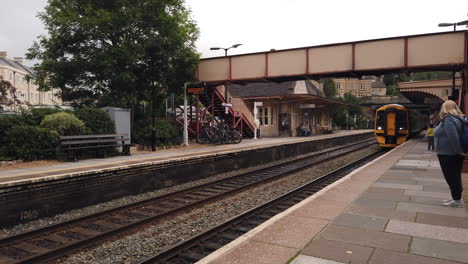 GWR-Train-Approaching-Bradford-on-Avon-Station-in-Wiltshire-on-an-Overcast-Summer’s-Day-with-Passengers-Walking-Down-Platform