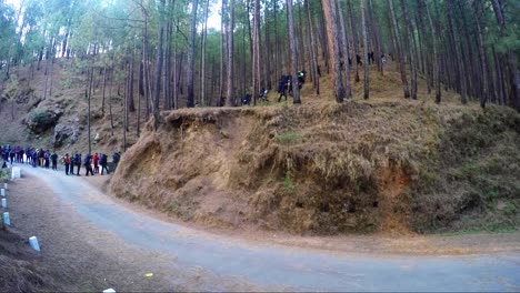 Montañeros-Del-Himalaya-De-Un-Instituto-De-Formación-De-Montañismo-En-Su-Camino-Hacia-El-Sendero