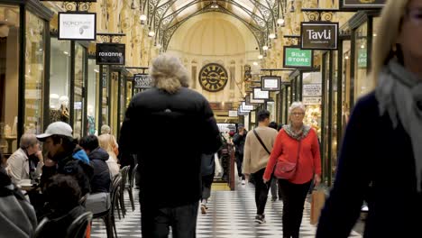 Royal-Arcade,-Melbourne,-Juli-2019-Historisches-Einkaufspassagengebäude-In-Melbourne---Beliebte-Touristenattraktion-In-Melbourne