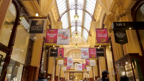 Block-Arcade-Melbourne,-Juli-2019-Historisches-Einkaufspassagengebäude-In-Melbourne---Beliebte-Touristenattraktion-In-Melbourne