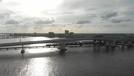 Aerial-view-of-cars-and-a-train-on-bridges,-in-Jacksonville,-Florida---descending,-drone-shot