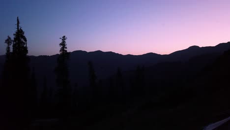 Sonnenuntergang-Auf-Dem-Gipfel-Des-Berges-In-Kaschmir