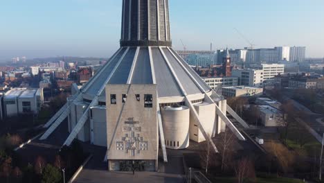 Liverpool-Metropolitan-Cathedral-Zeitgenössische-Stadt-Berühmtes-Gebäude-Außenbahn-Rechts