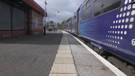 A-wide-shot-of-a-train-leaving-a-quiet-train-station-during-the-coronavirus