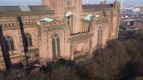 Catedral-Anglicana-De-Liverpool-Hito-Gótico-Histórico-Panorámica-Aérea-A-La-Izquierda-En-Edificio-Histórico
