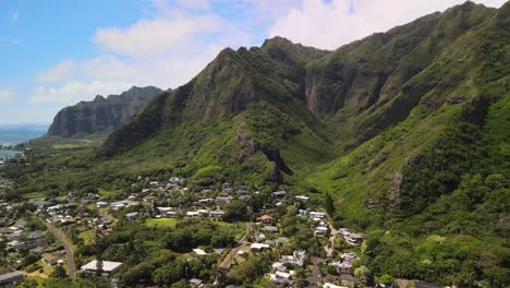 Siguiendo-Las-Montañas-Del-Lado-Este-De-Hawaii